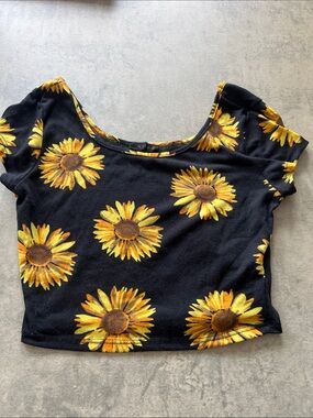 mine Black Sunflower Print Crop Top